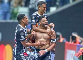 Atlético-MG amassa Caracas e sonha com 1º lugar geral