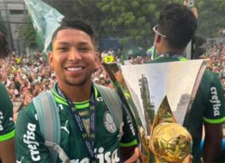 Rony nega queixa após ter ido para a reserva no Palmeiras
