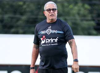 Hélio dos Anjos não quer saber de salto alto no Paysandu