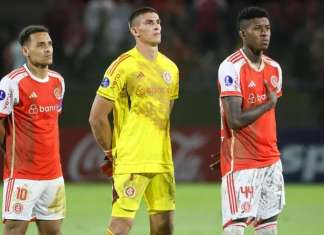 Inter joga com camisas sujas de barro na Libertadores