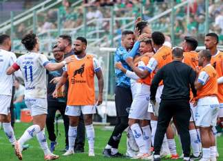 De virada, Paysandu vence a Chapecoense e sobe na tabela