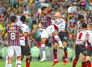 Vitória marca no fim e enterra o Fluminense na lanterna