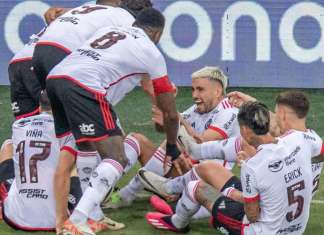 Flamengo atropela Vasco e vence com virada histórica