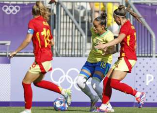 Complicou! Marta é expulsa e Brasil perde para a Espanha