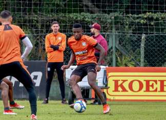 Figueirense recebe Clube do Remo sob pressão da torcida