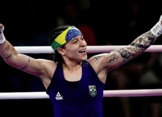 Bia Ferreira supera rival e avança na semifinal do boxe