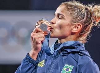 Larissa começou judô devido aos irmãos, com quem saía na mão