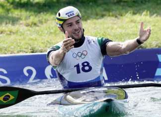 Pepe Gonçalves brilha e garante vaga na semifinal