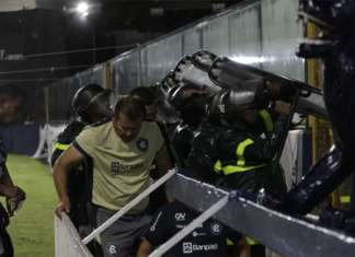 Clube do Remo é denunciado por tumulto de torcida no Baenão