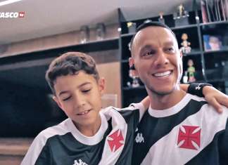 Vasco anuncia Souza com carta lida pelo filho do volante