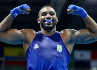 Abner Teixeira perde para equatoriano e é eliminado do boxe