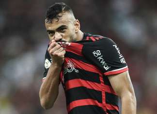 Sem Gabigol, Flamengo vence Cruzeiro e dispara na liderança