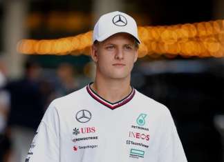 Filho de Michael Schumacher da autógrafos em Interlagos