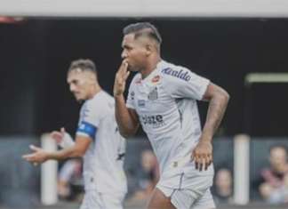 Santos negocia atacante com o futebol colombiano