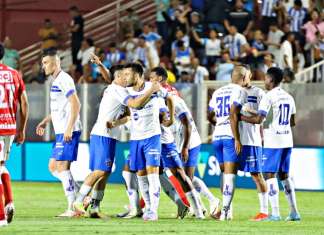 Paysandu marca no fim e arranca empate contra o Vila Nova