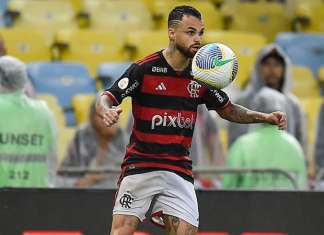 Michael marca em retorno, e Fla vence Bragantino com gol contra