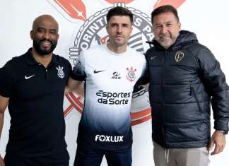 Quem é o atacante espanhol contratado pelo Corinthians