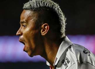 São Paulo bate o Vitória com time misto e golaço de joia da base