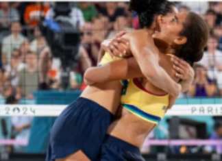 Ana Patrícia e Duda avançam para as quartas no vôlei