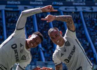 Atlético-MG vira no fim e vence Grêmio fora de casa