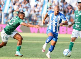 Jogadores do Paysandu festejam vitória e quebra de jejum