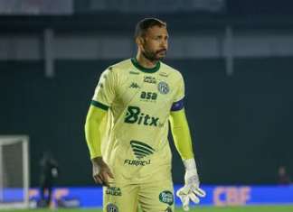 Goleiro chamou árbitro de maconheiro e o mandou aquele lugar