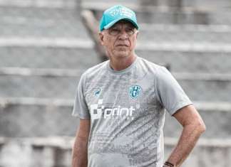 Márcio Fernandes tem números melhores que Hélio dos Anjos