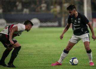 Pavani celebra renovação “automática” com acesso à Serie B