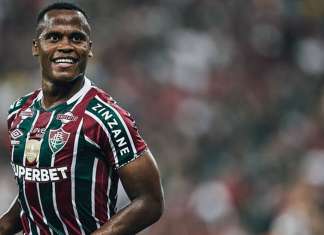 Fluminense vence Flamengo e respira na tabela do Brasileirão