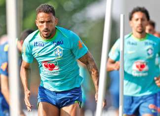 Por que Danilo tem cadeira cativa na seleção de Dorival?