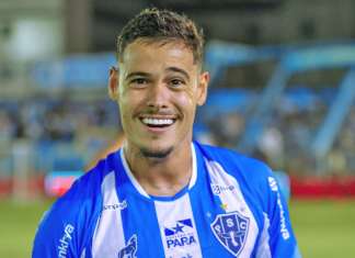 Luan Freitas comemora 1º gol e “pede passagem” no Paysandu