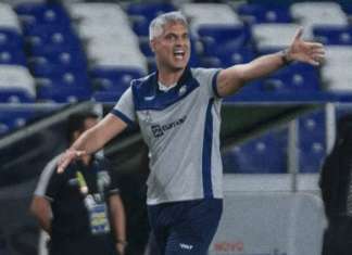 Santana critica arbitragem e mira reforços do Remo para 2025
