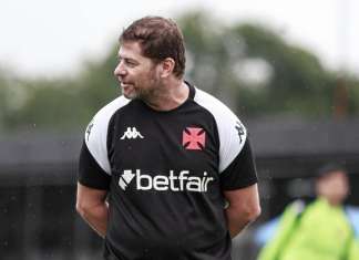 Vasco demite técnico após derrota no Brasileirão