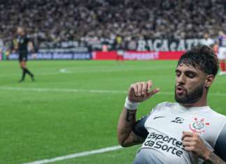 Corinthians vence Bahia e está perto da Libertadores