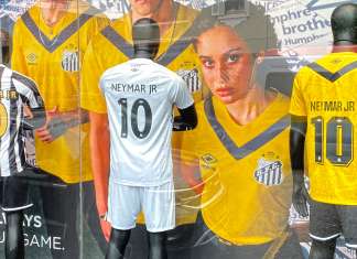 Camisa 10 do Neymar vende como “água” e tem preço “salgado”