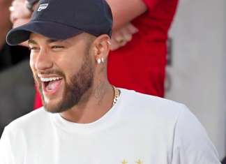 Neymar adia chegada e Santos organiza festa dupla