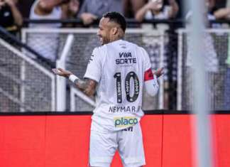 Com direito a gol olímpico, Neymar leva Santos à vitória