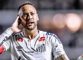 Neymar vai da euforia à queda com o Santos em meio à polêmica