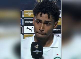 Jogador do Palmeiras denuncia racismo no Paraguai e chora; veja
