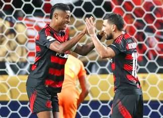Arrascaeta decide e Flamengo estreia com vitória na Copa de Clubes