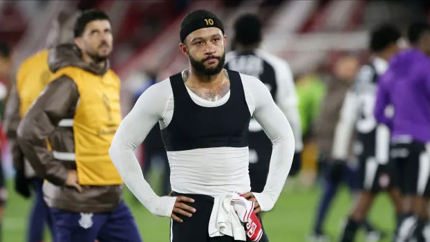 Corinthians busca acordo com Depay para quitar dívida milionária
