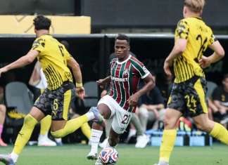 Fluminense domina jogo, mas fica no empate com Dortmund
