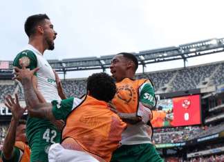Palmeiras supera sustos, paralisação e vence Al Ahly