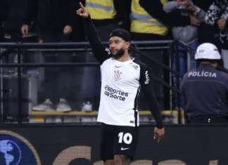 Memphis resolve, e Corinthians vence o Palmeiras com Moraes na torcida