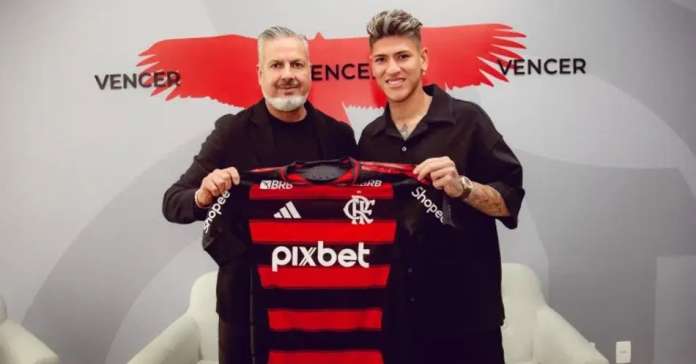 Flamengo anuncia Carrascal como novo reforço para o meio-campo