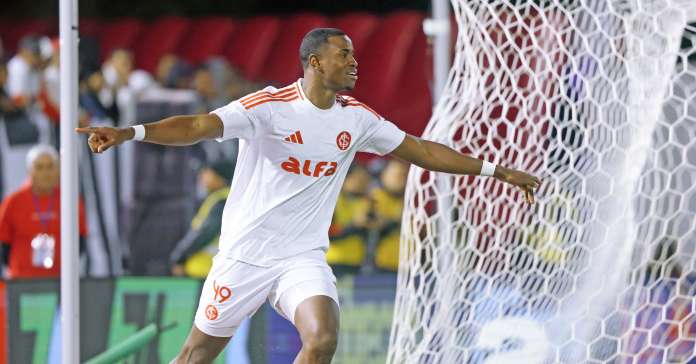 Inter aproveita vacilos do Bragantino, vence e se afasta do Z-4