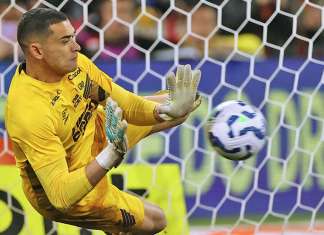 Athletico elimina o São Paulo em noite de expulsão e pênaltis