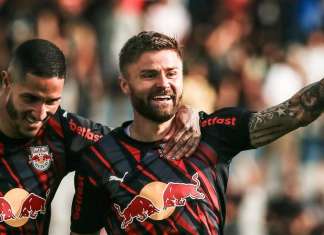 Com gols relâmpagos, Bragantino vence Fluminense no Brasileirão