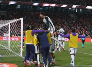Corinthians vence Athletico-PR e se aproxima das semi da Copa do Brasil