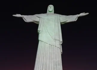 Polícia investiga salto de paraquedas no Cristo Redentor